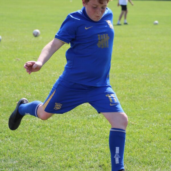 jcss-player-shooting-blue-kit-01
