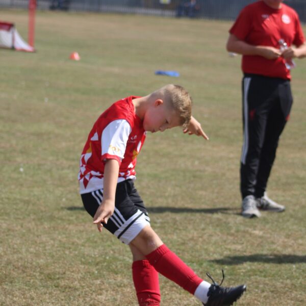 jcss-player-shooting-red-kit-01