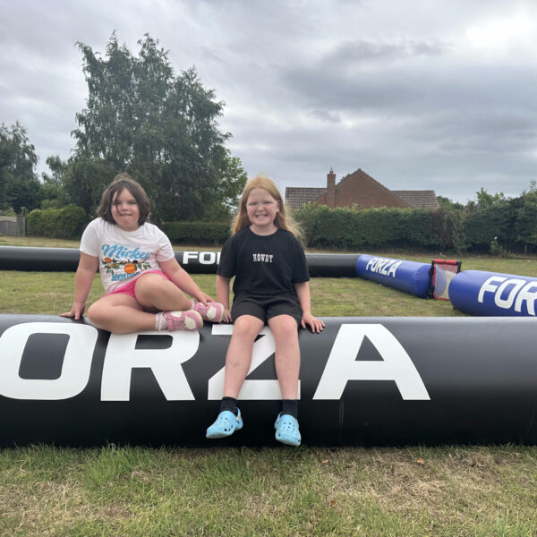 jcss-players-sitting-forza-barrier-01
